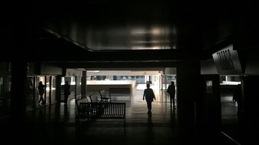 Varias zonas de Caracas registran nueva jornada de interrupciones eléctricas
