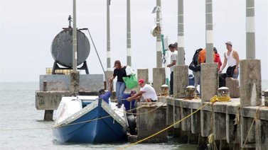 Detienen a 34 venezolanos en una playa de Trinidad y Tobago