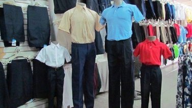 Padres necesitan 17 salarios para comprar uniformes escolares