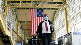 Multas de hasta 3.000 dolares a quienes no usen la mascarilla en aeropuertos de EE.UU