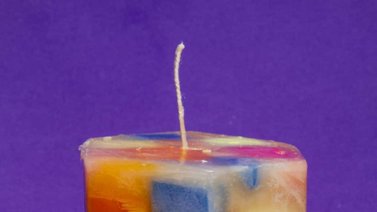 Vela multicolor para darle vida al hogar
