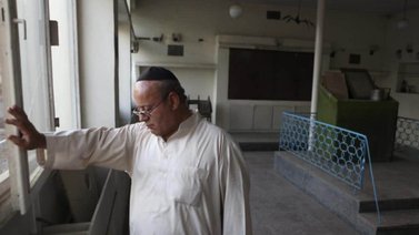 El último judío de Afganistán huye con un grupo de mujeres y niños