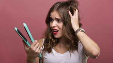Cuida tu cabello del calor de planchas y secadores