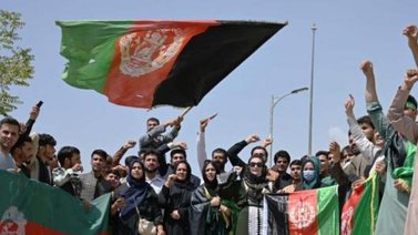 Talibanes prohíben manifestaciones en apoyo a la bandera afgana