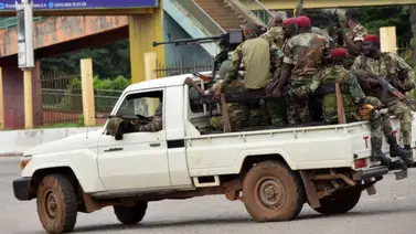 Militares detienen al presidente de Guinea-Conakri en una intentona golpista Militares detienen al presidente de Guinea-Conakri en una intentona golpista