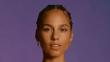 Alicia Keys convertirá su canción "Girl On Fire" en una novela para jóvenes Alicia Keys convertirá su canción "Girl On Fire" en una novela para jóvenes