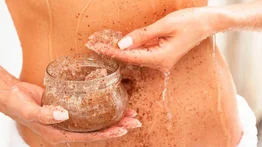 Forma correcta de realizarte un body scrub