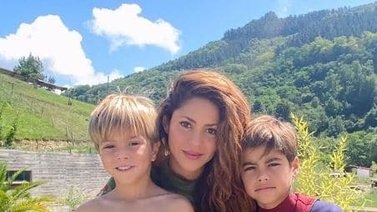 Shakira baila con sus hijos música de J Balvin (+Video)