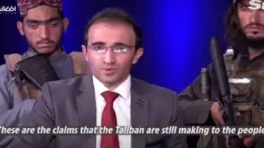 Talibanes armados obligan a presentador de televisión a entrevistarlos (+Video) Talibanes armados obligan a presentador de televisión a entrevistarlos (+Video)