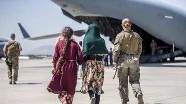 Evacuan a más de 1.200 personas de Kabul en un día por medio de las fuerzas de EE.UU