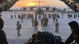 EEUU evacúa a 6.800 personas de Kabul pese a la alerta de posibles ataques