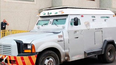 Camión blindado es interceptado en zona de Caracas por varios sujetos
