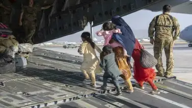 Tensión en aeropuerto de Afganistán por presunto ataque terrorista Tensión en aeropuerto de Afganistán por presunto ataque terrorista