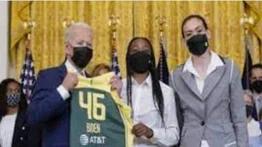 El presidente Biden recibe a las Seattle Storm como campeonas de la WNBA