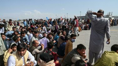 Talibanes culpan a EEEU por caos en el aeropuerto de Kabul