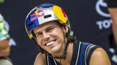 Daniel Dhers recorre calles de Caracas en compañía de ciclistas