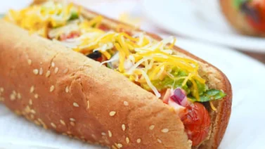 Comer un perrito caliente puede costar 36 minutos de vida saludable