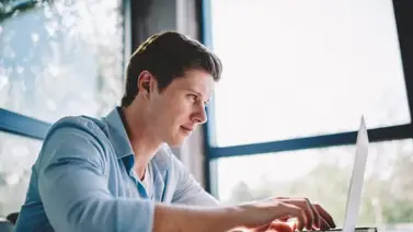 Aprende a cuidar la vista frente al uso de las pantallas Aprende a cuidar la vista frente al uso de las pantallas