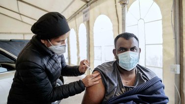 Sudáfrica lucha contra el rechazo a las vacunas anticovid