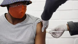 Sudáfrica abre la vacunación a todos los adultos