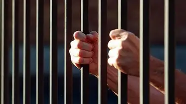 Adolescente y su padre presos por asesinar a un profesor Adolescente y su padre presos por asesinar a un profesor