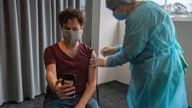 Uruguay comienza a vacunar con tercera dosis de Pfizer Uruguay comienza a vacunar con tercera dosis de Pfizer