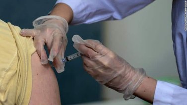 Error: Un hombre fue por su segunda dosis de Pfizer y le colocaron Sinovac