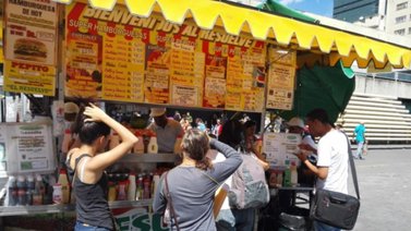 Negocios repuntan sus ventas a fuerza de combos de "balas frías"