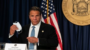 Cuomo no renunciará y arremete contra los que le han dado la espalda