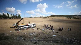 Al menos 14 muertos y 18 heridos al volcar un autobús en Turquía (+Fotos)