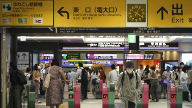 Acuchillan a 10 pasajeros en un tren suburbano de Tokio