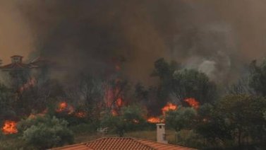 Grecia registra el primer muerto por graves incendios