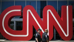 CNN despide a 3 empleados por ir a la oficina sin recibir vacuna contra COVID-19