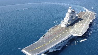 El portaaviones de la india experimenta primeras pruebas navales