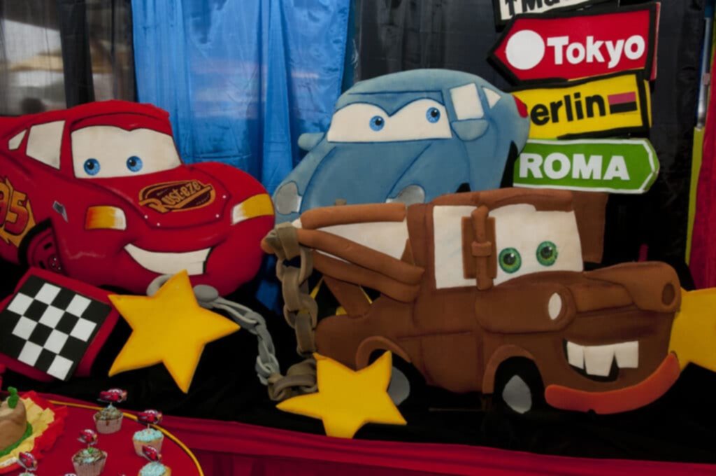 Fiesta y diversión con los personajes de Cars Fiesta y diversión con los personajes de Cars