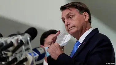 Multan a Bolsonaro por provocar aglomeración en plena pandemia Multan a Bolsonaro por provocar aglomeración en plena pandemia