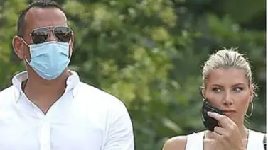 Alex Rodríguez disfruta de sus vacaciones con Melanie Collins Alex Rodríguez disfruta de sus vacaciones con Melanie Collins