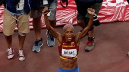 Gobierno y oposición celebran el oro olímpico de Yulimar Rojas