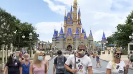 Disney restablece uso de la mascarilla en sus parques en Orlando