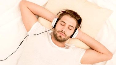 Beneficios de escuchar música suave antes de dormir