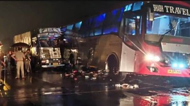 Al menos 18 muertos tras la colisión de un camión contra un autobús en India