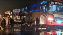 Al menos 18 muertos tras la colisión de un camión contra un autobús en India
