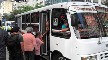 Transportistas piden aumentar el pasaje a Bs. 1 millón 500 mil