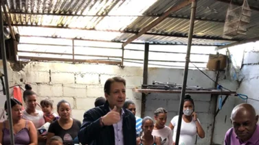 Edgard Raúl Leoni entrega ayuda a las madres de San Agustín
