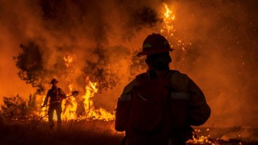 Más de 22.000 bomberos combaten 86 grandes incendios en Estados Unidos
