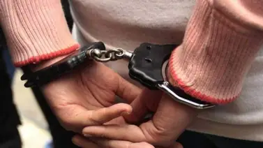 Mujer es detenida por envenenar a su hija con gasoil Mujer es detenida por envenenar a su hija con gasoil