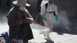 Bolivia reporta 1.174 casos de COVID-19 y anuncia otra "megavacunación"