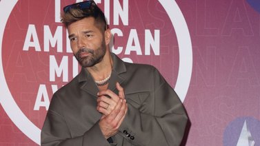 Ricky Martin exhorta a sus seguidores a vacunarse contra el COVID-19