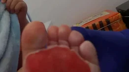Un bebé se quema la piel de los pies en el piso de la cocina debido a fuerte ola de calor en Inglaterra