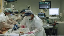 Médicos italianos piden cierre total del país ante la situación de hospitales